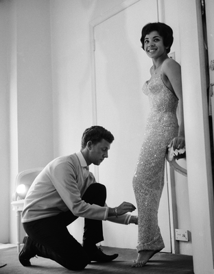 Shirley Bassey in 1960 (Associated News)